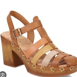 Korks clogs with florets Sz 7